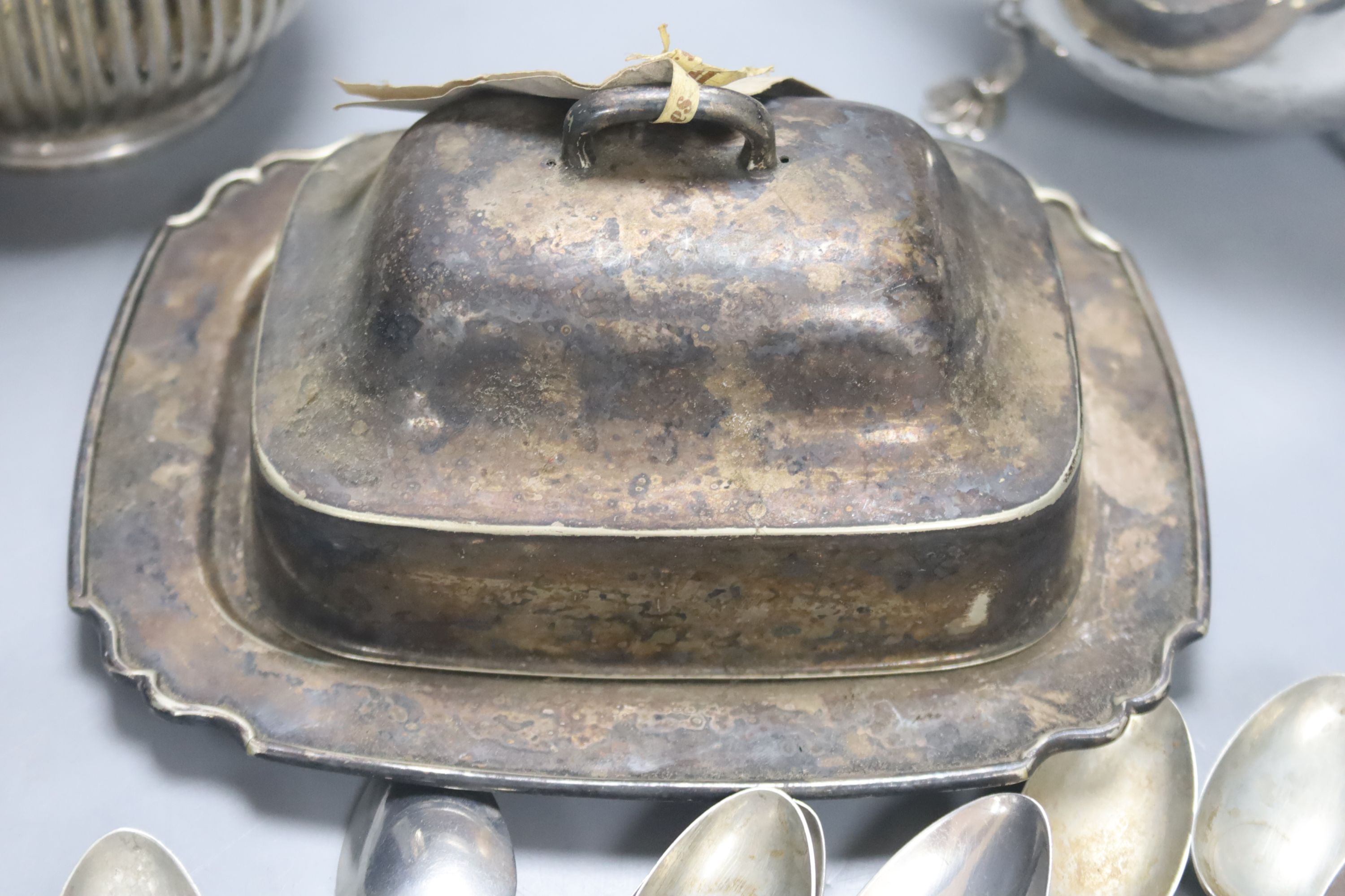 A set of six William IV silver fiddle pattern teaspoons and a small group of plated wares.